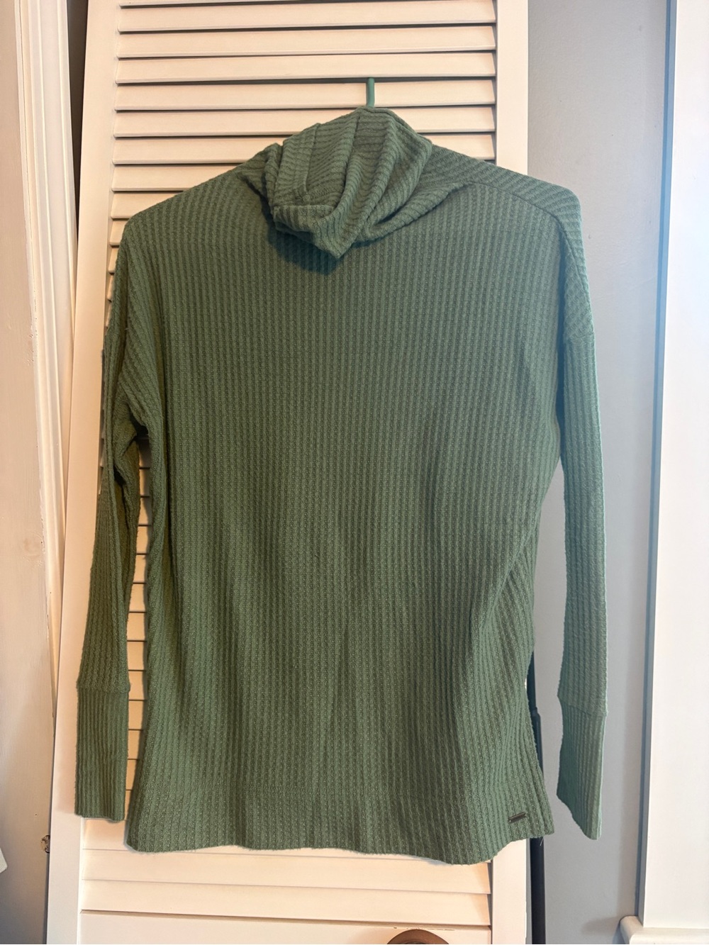 O’Neill green turtleneck